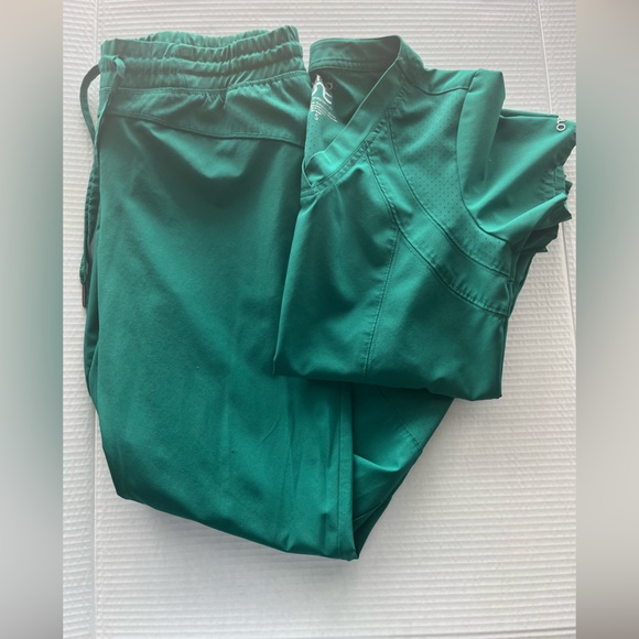 Barco One Scrub Set - Picture 1 of 14